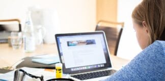 Handel hybrydowy – jak połączyć fizyczne i cyfrowe kanały