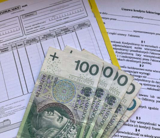 FIFO czy średnia ważona – jak wyceniać zapasy w hurtowni?