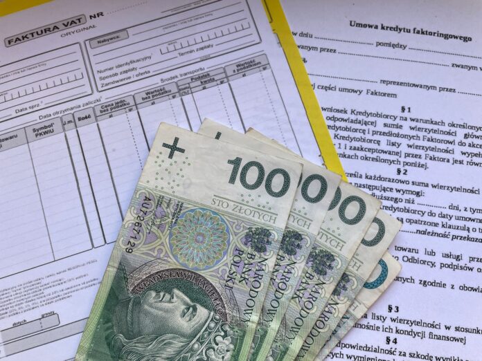 FIFO czy średnia ważona – jak wyceniać zapasy w hurtowni?